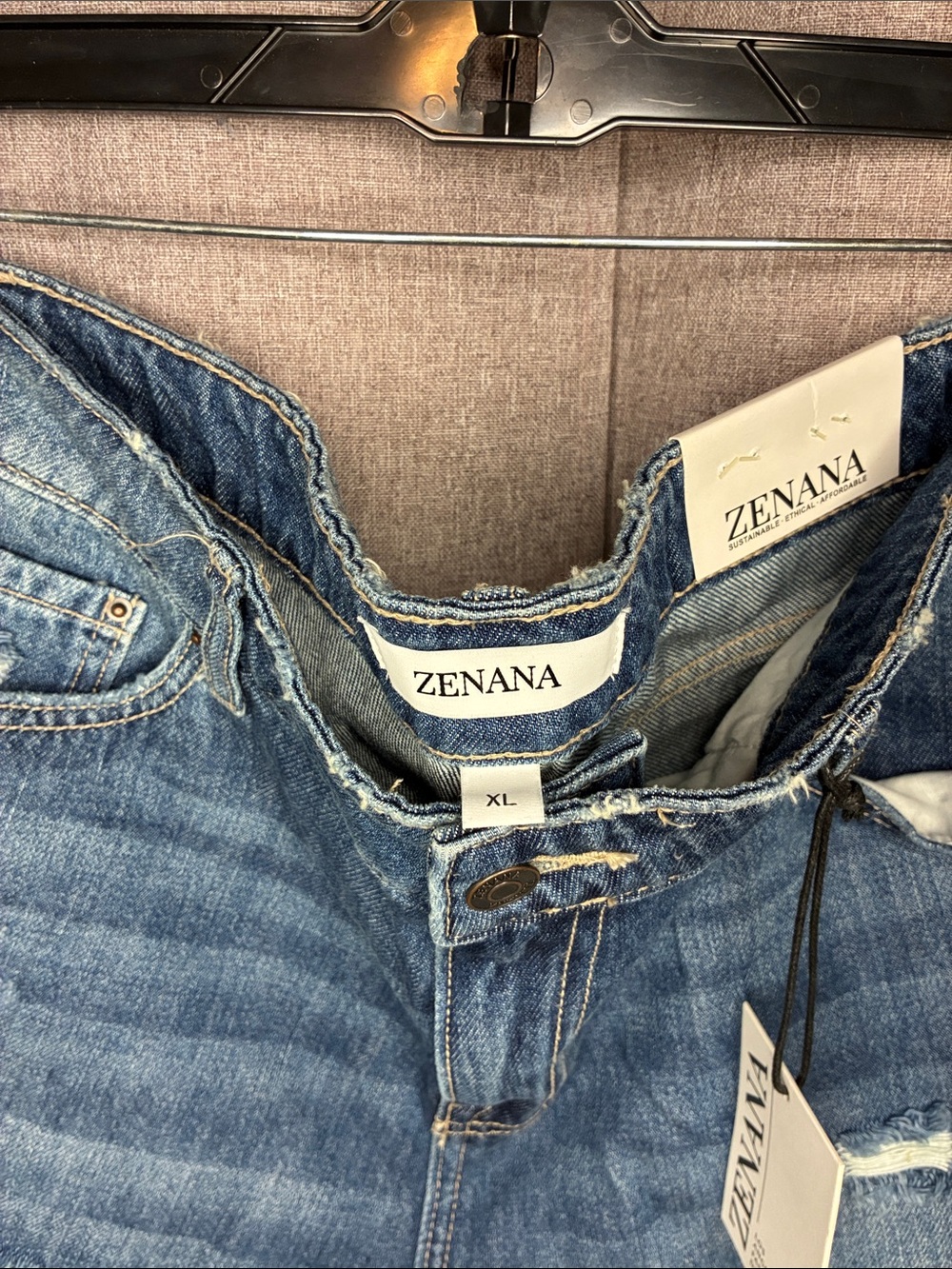 NWT Zenana Distressed Denim Short SIZE XL - Picture 2 of 4